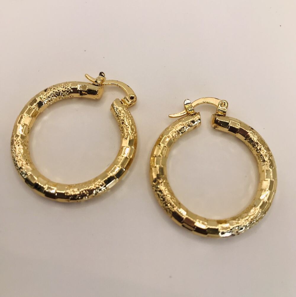 Women's Color 14k Gold Plated 1.20in Medium hoop Earrings Arracadas Oro laminado